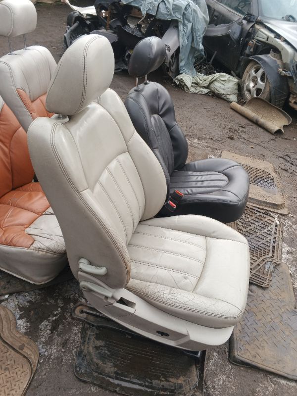 СИДЕНЬЕКО Кресло кожанное пассажирское Крайслер 300 С Chrysler — фото 2